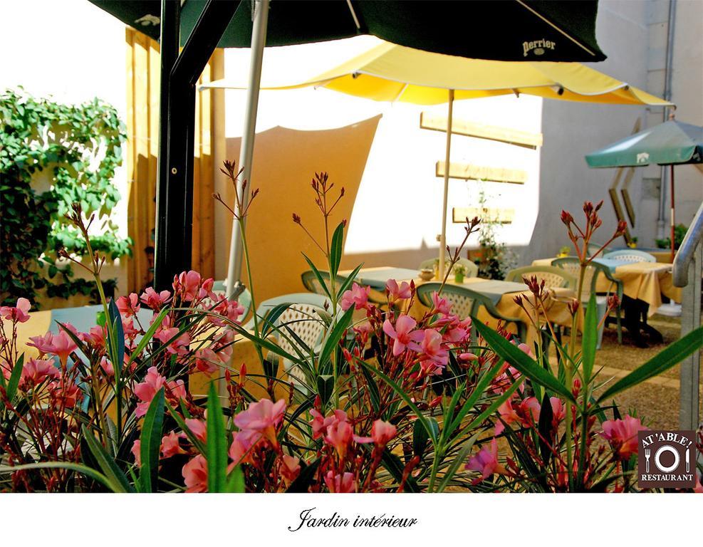 Logis Hotel Restaurant La Boule D'Or Chinon Bagian luar foto