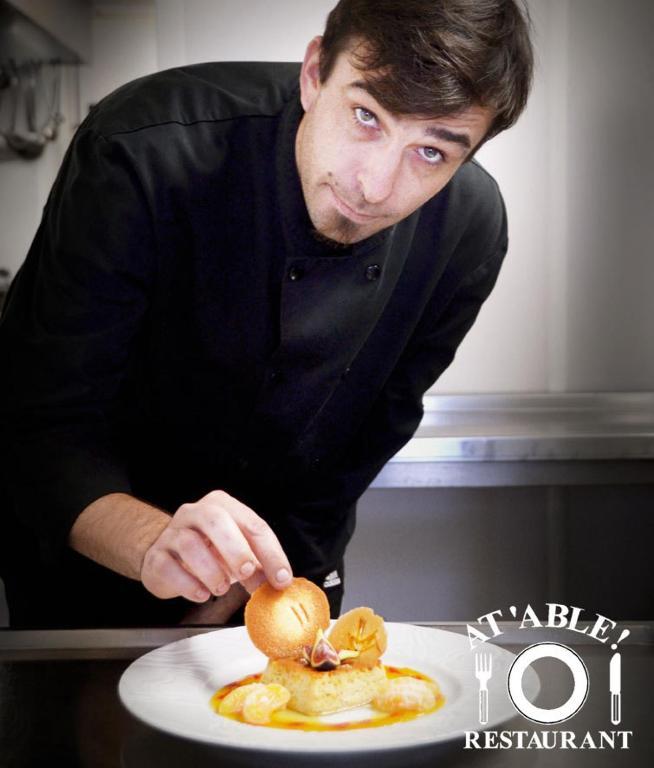 Logis Hotel Restaurant La Boule D'Or Chinon Bagian luar foto