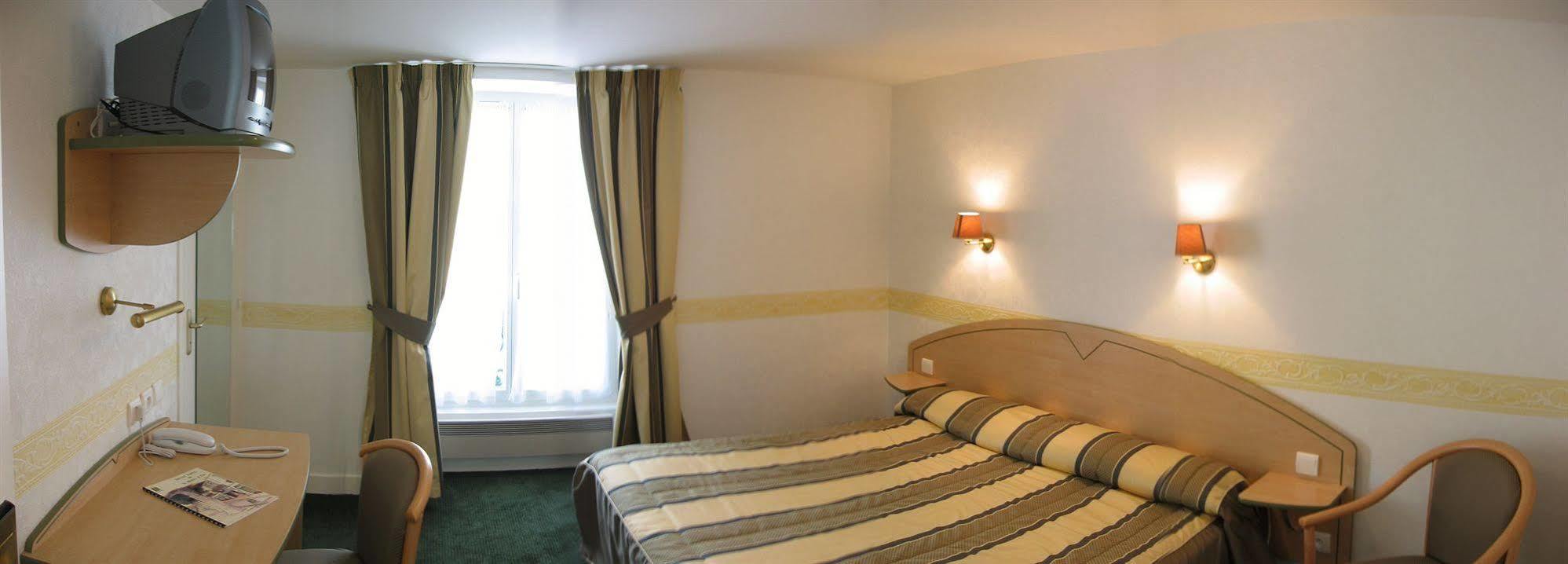 Logis Hotel Restaurant La Boule D'Or Chinon Bagian luar foto